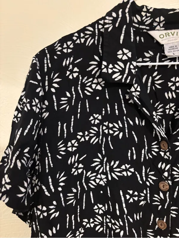 Orvis Women’s Large Black White Batik Print Rayon Button Front Shirt - Image 5
