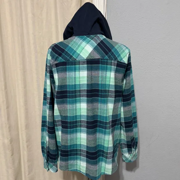 Legendary Whitetails Womens Green Plaid Hooded Flannel Shirt Large 6578 Shacket‎ - Image 4