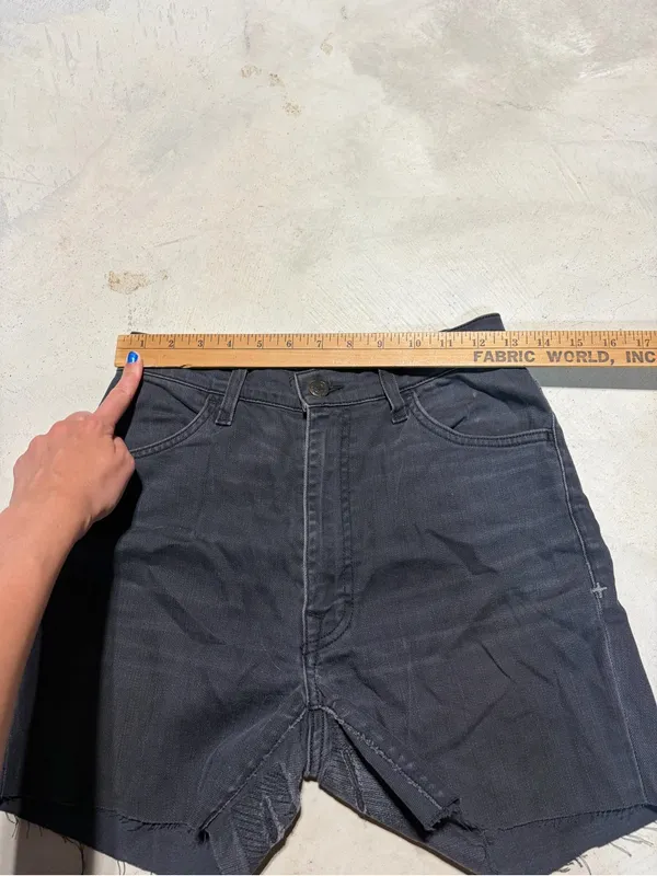 imogene + willie Elizabeth cutoff denim shorts hole 26 - Image 11