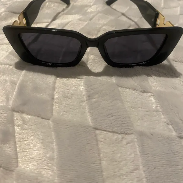 Sunglasses Bllack With Gold Trim.. Worn once - Image 3