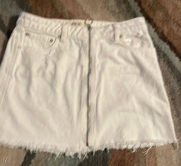 Size 28 free people mini skirt, white denim - Image 2
