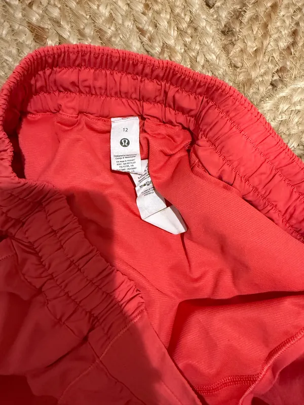 Lululemon Hotty Hot Shorts 2.5" Low-Rise - Image 3