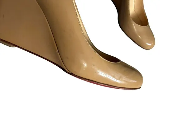 CHRISTIAN LOUBOUTIN Tan Patent Leather Wedges Size 37 / US 7 - Image 9