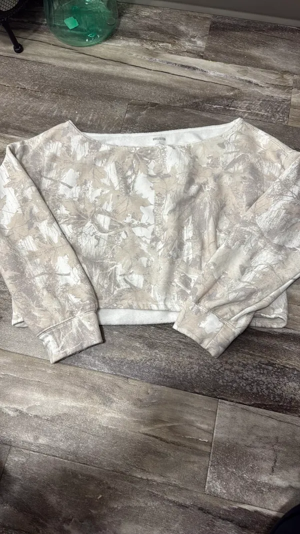 Hollister Long Sleeve - Image 2