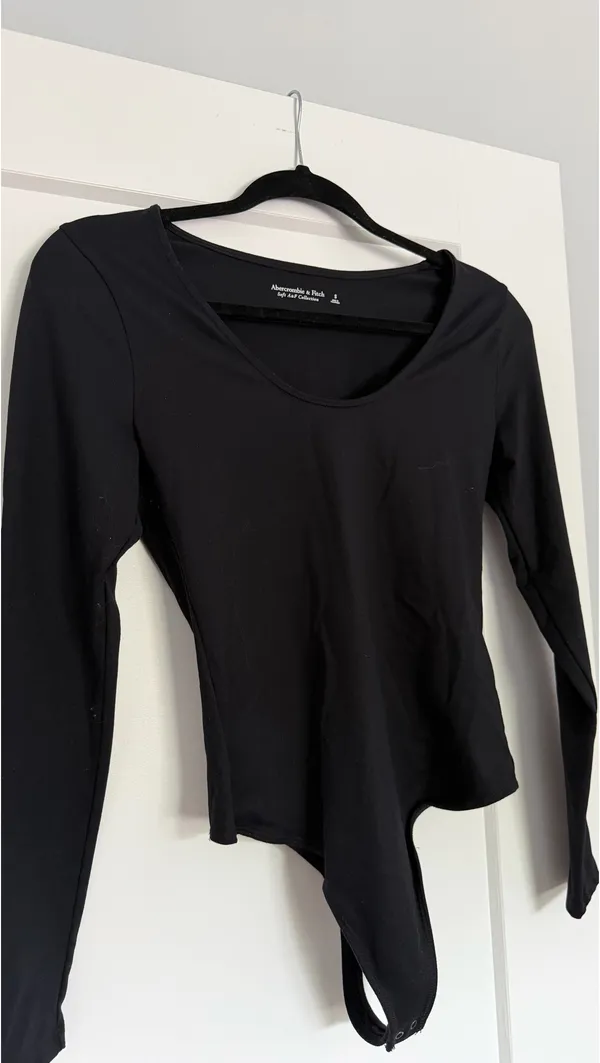 Abercrombie Soft AF Black Long Sleeve Bodysuit - Image 2