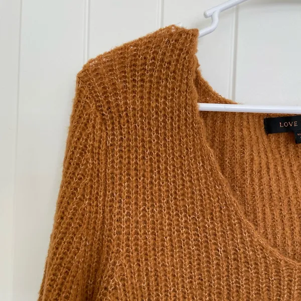 NWOT | Love Tree women’s brown thick knit v-neck tied sides sweater‎ small - Image 2