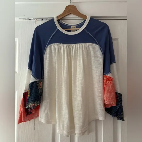 We The Free Blue and‎ White Top with Floral Sleeves Size XS EUC - Image 3