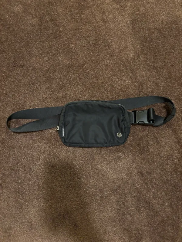Black Lululemon Belt Bag Everywhere - Image 2