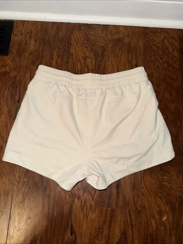 Women’s Calia by Carrie Underwood Everywhere knit shorts in cream rn 104141 - Image 2