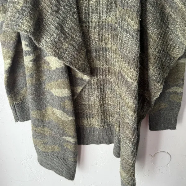 Aeropostale Women‎ Camouflage Print Waterfall Cardigan Sweater Size Medium - Image 5