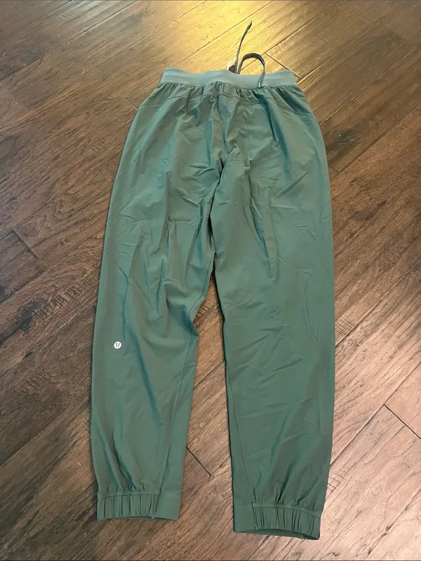 lululemon athletica License to Train Green Drawstring 6 Pants - Image 5