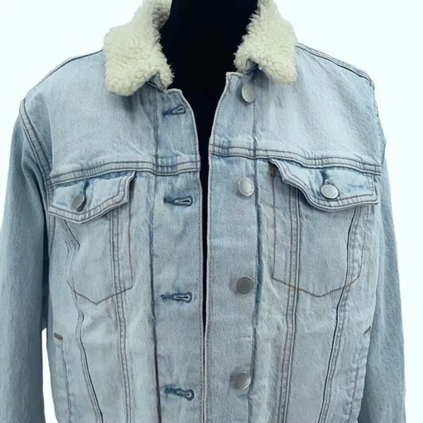 Universal Thread Womens Button front Sherpa Lined Denim Jacket Light Wash Medium - Image 2
