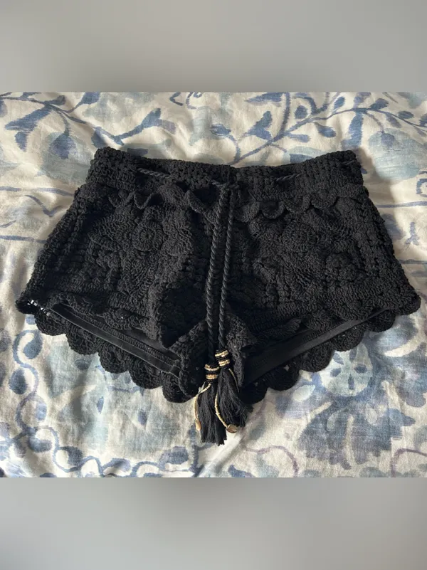 Surf gypsy boho sea shell tie embellished black knit shorts - Image 2
