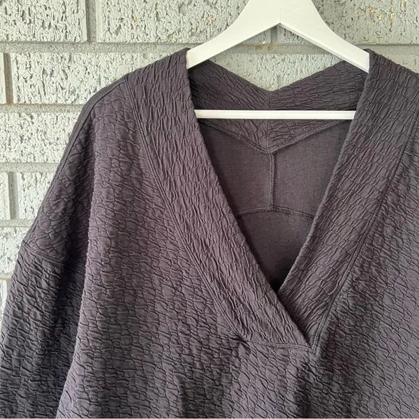 Lululemon Rippled V-Neck Pullover Black Size 10 Oversized Yoga Gym Workout Comfy - Image 8