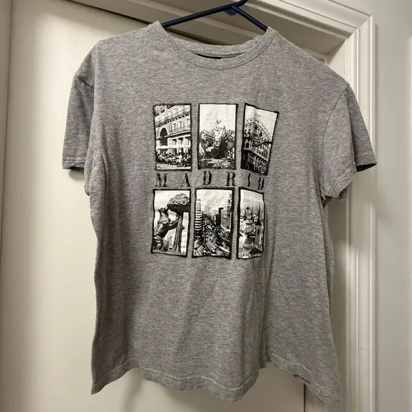 Gray Graphic T-Shirt with Madrid Design. Size Small - Image 2