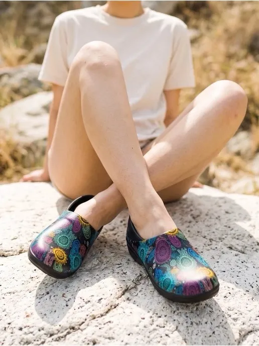Crocs Neria Pro II Graphic Clogs non slip Mandala Paisley cottagecore kitchen - Image 2