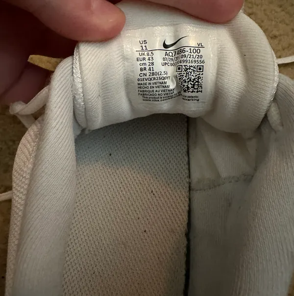 Nike Tennis Shoes - Image 9