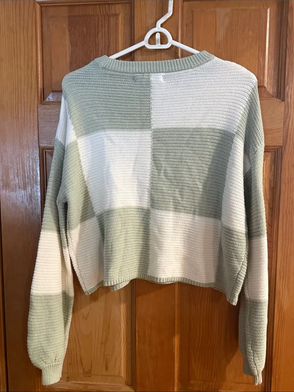 NWOT Moon & Madison green /white checkered sweater size small . - Image 6