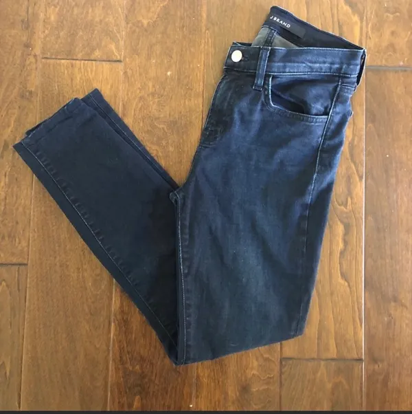Dark Wash Skinny Jeans Size 25 - Image 4