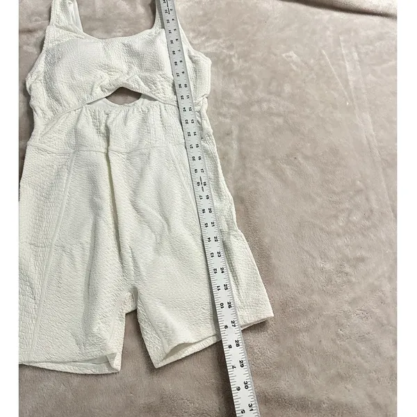 GIGI C Sawyer Romper Women's Medium Ivory Sleeveless Scoop Back Cutout Short New - Image 10