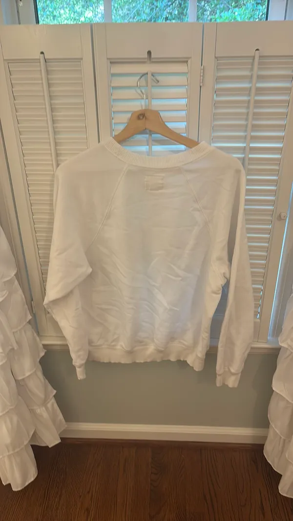 White American Eagle crewneck with blue flowers - Image 2