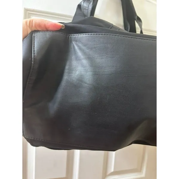 Lululemon Out of Range Black Duffle Overnight Gym Weekender Bag Unisex - Image 8