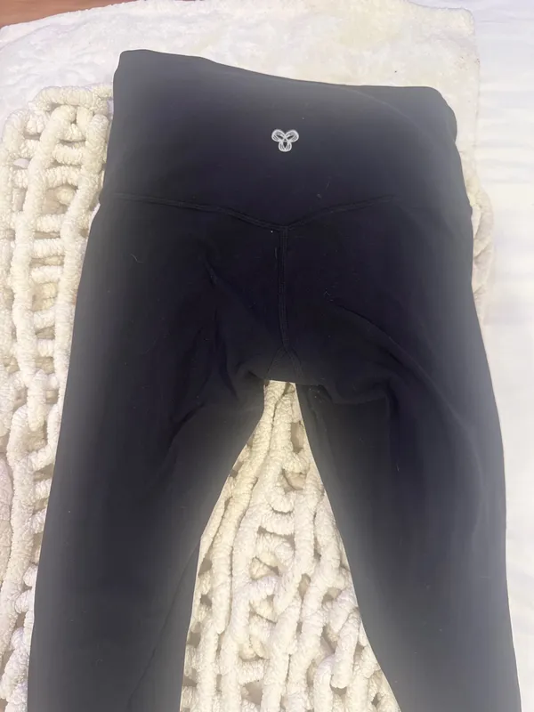 Aritzia TNA Leggings - Image 2