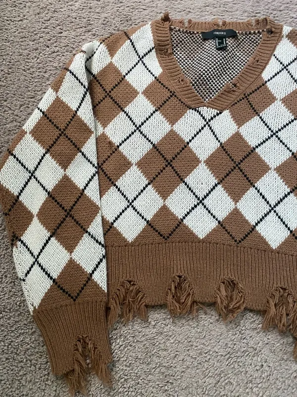 Forever 21 Brown & White Argyle V-Neck Cropped Sweater - Image 4
