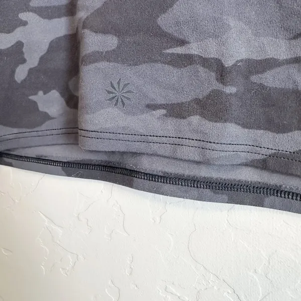 Athleta |‎ A–C Conscious Longline Crop Sports Bra in Black Camo size Medium - Image 5