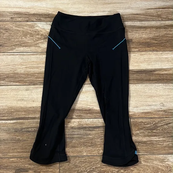 Alo yoga black capri leggings - Image 3
