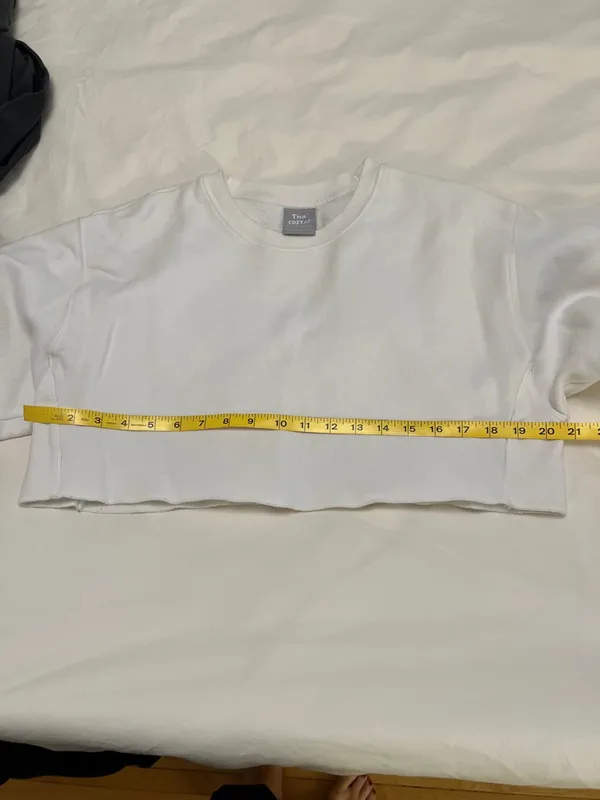 Aritzia TNA cropped sweatshirt - Image 7