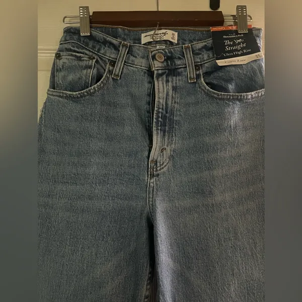 Abercrombie Curve Love Ultra High Rise 90s Straight Jean - Image 2