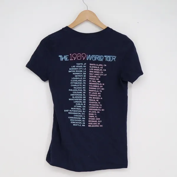 1989 World Tour T-Shirt Navy Blue Small Concert Merch Gildan - Image 4