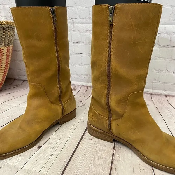 Bass Distressed Boots Size 11 - Image 3