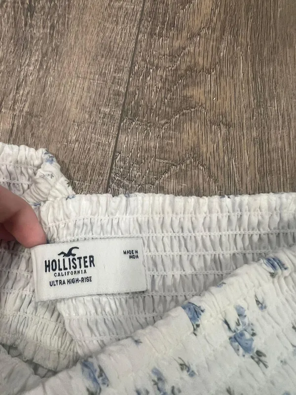 Hollister floral skirt - Image 4