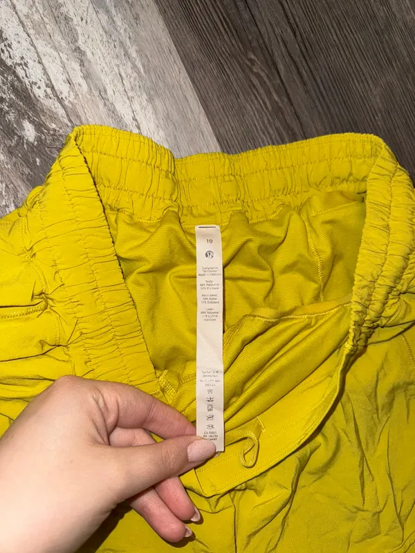 Lululemon Hotty Hot Shorts 4” - Image 3