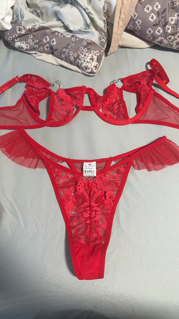 Red heart lingerie Size M - Image 3