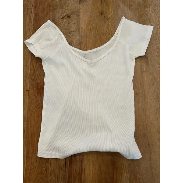 Brandy Melville White Ribbed Ashlyn V-Neck Top - EXCELLENT‎ CONDITION - Image 2