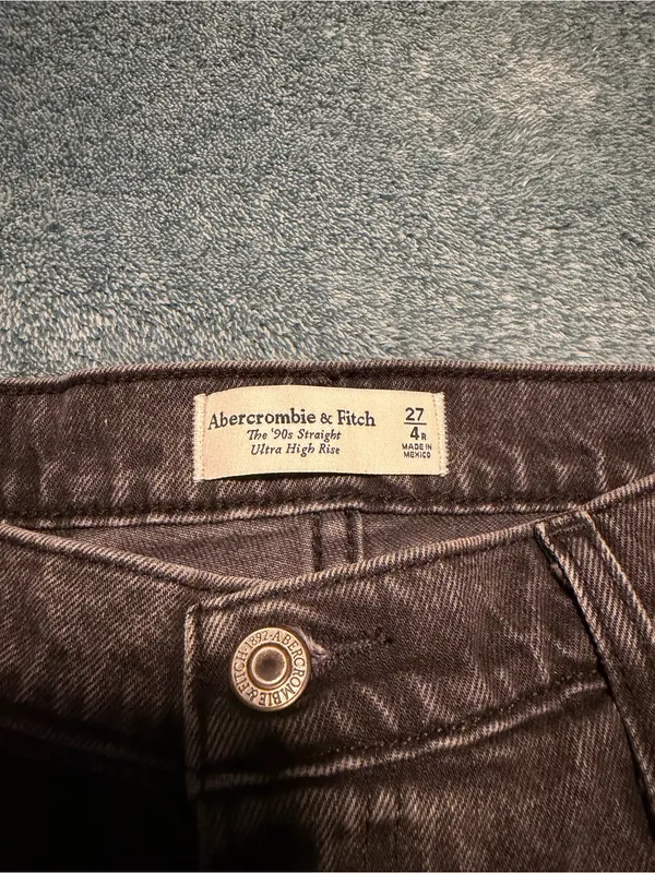 Abercrombie & Fitch The 90's Straight Ultra High Rise Black Denim Jeans Sz 27/4R - Image 3