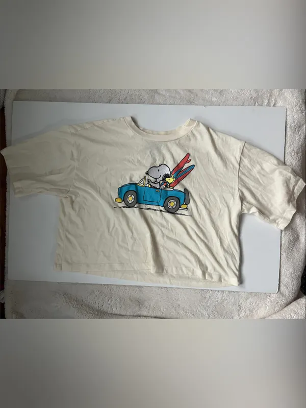 Cream Peanuts Graphic Tee with Blue Car and Red Surfboards - Image 2