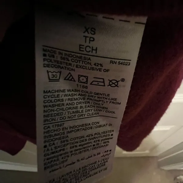 Old Navy Sweatshirt. Size XS. - Image 4