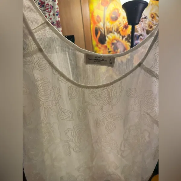 Abercrombie Vintage- Beautiful Floral Sheer Tank Top Size Small - Image 3