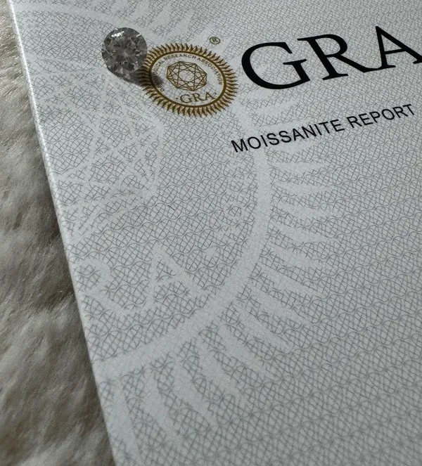 White moissanite .8 carat gra certified - Image 3