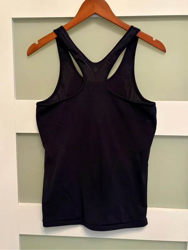 Lululemon Black Reveal Racerback Tank Size 8 - Image 3