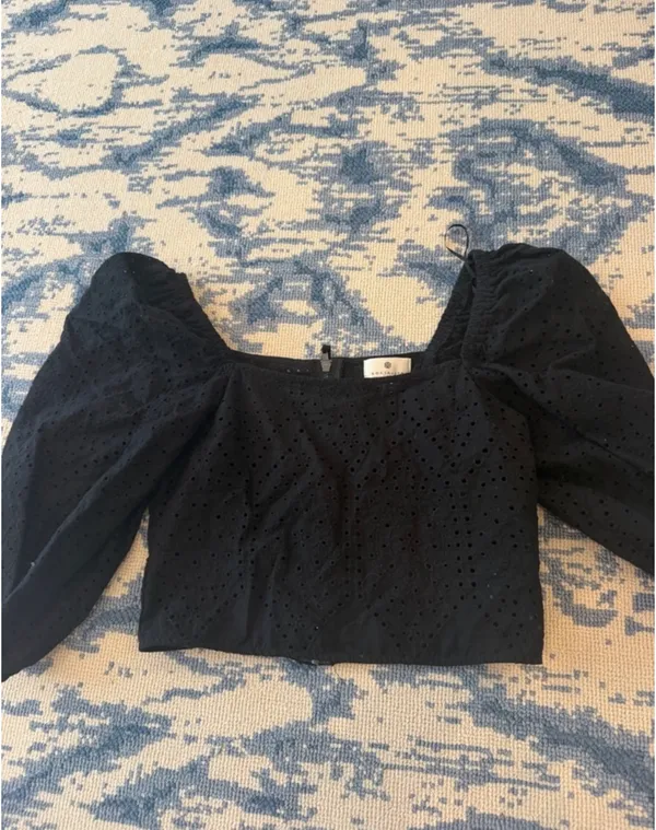 Socialite Black Cropped Blouse - Image 2