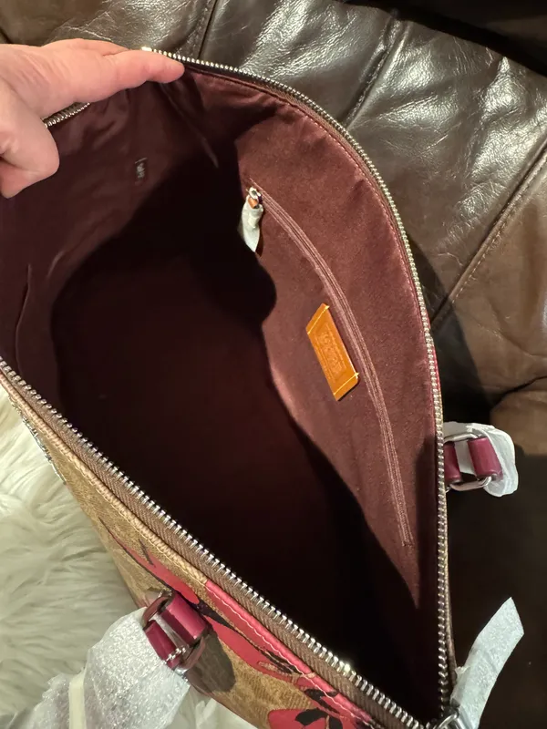 Coach NWT Gallery Tote Bag In Signature Canvas With Bow Print CZ174 - Image 5