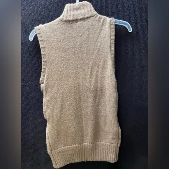Charlotte Russe Puff‎ Sweater Vest Size Medium - Image 2