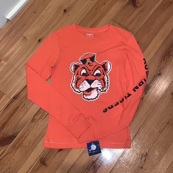 Auburn League size small long sleeve T-shirt - Image 3