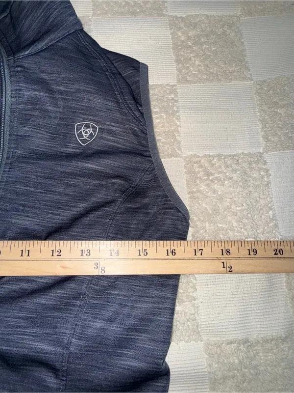 NWOT Ariat Conquest Full Zip Vest size Small - Image 4