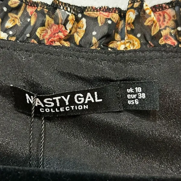 🆕‎ Nasty Gal I’ll be Bouquet black floral bell sleeve mini dress size 6 - Image 6